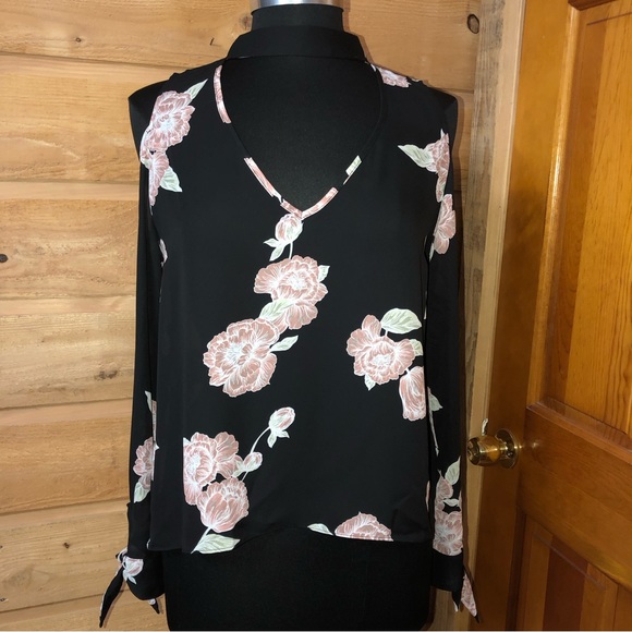 Cupcakes & Cashmere Blouse Black Floral choker collar / cold shoulder size M - Picture 3 of 14